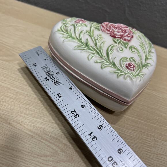 Vintage Hand painted Ceramic Jewelry Box Holder, Valentines Day Gift, Beautiful - Picture 5 of 6